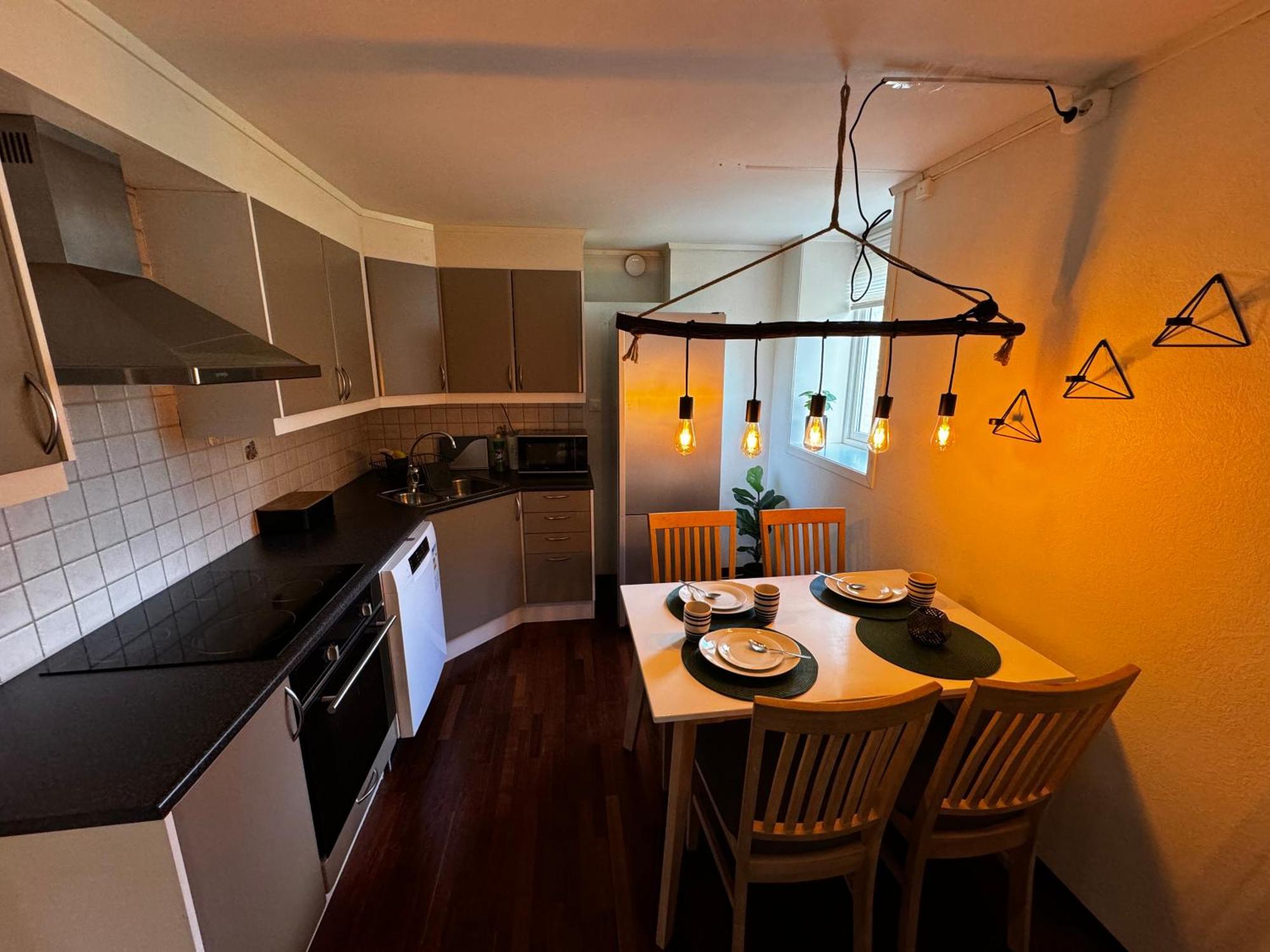 Central, 2 Bedroom, Free Parking Tromsø Buitenkant foto